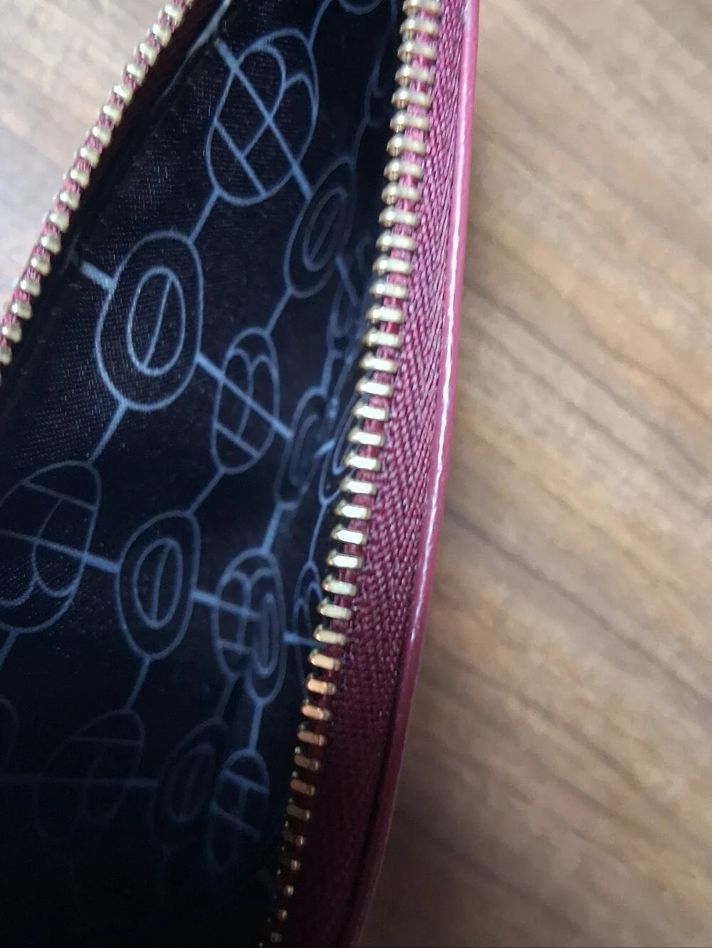 Henri Bendel New York Burgundy Saffiano Leather Zippered Card Case & ID Wallet